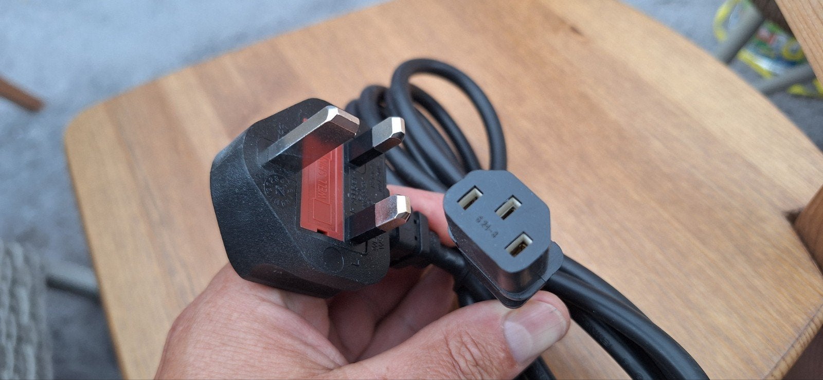 Nieuwe UK stekker met C13 connector stroomkabel, Ophalen of Verzenden, Nieuw