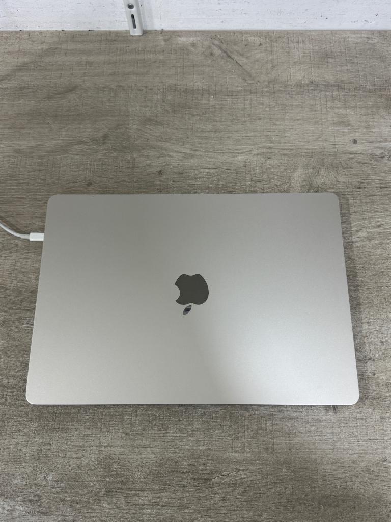 Macbook Air 15" 2023 M2 8GB+512GB Sterrenlicht Garantie B, Gebruikt, 8 GB, 512 GB, 1 Apple Park Way in Cupertino