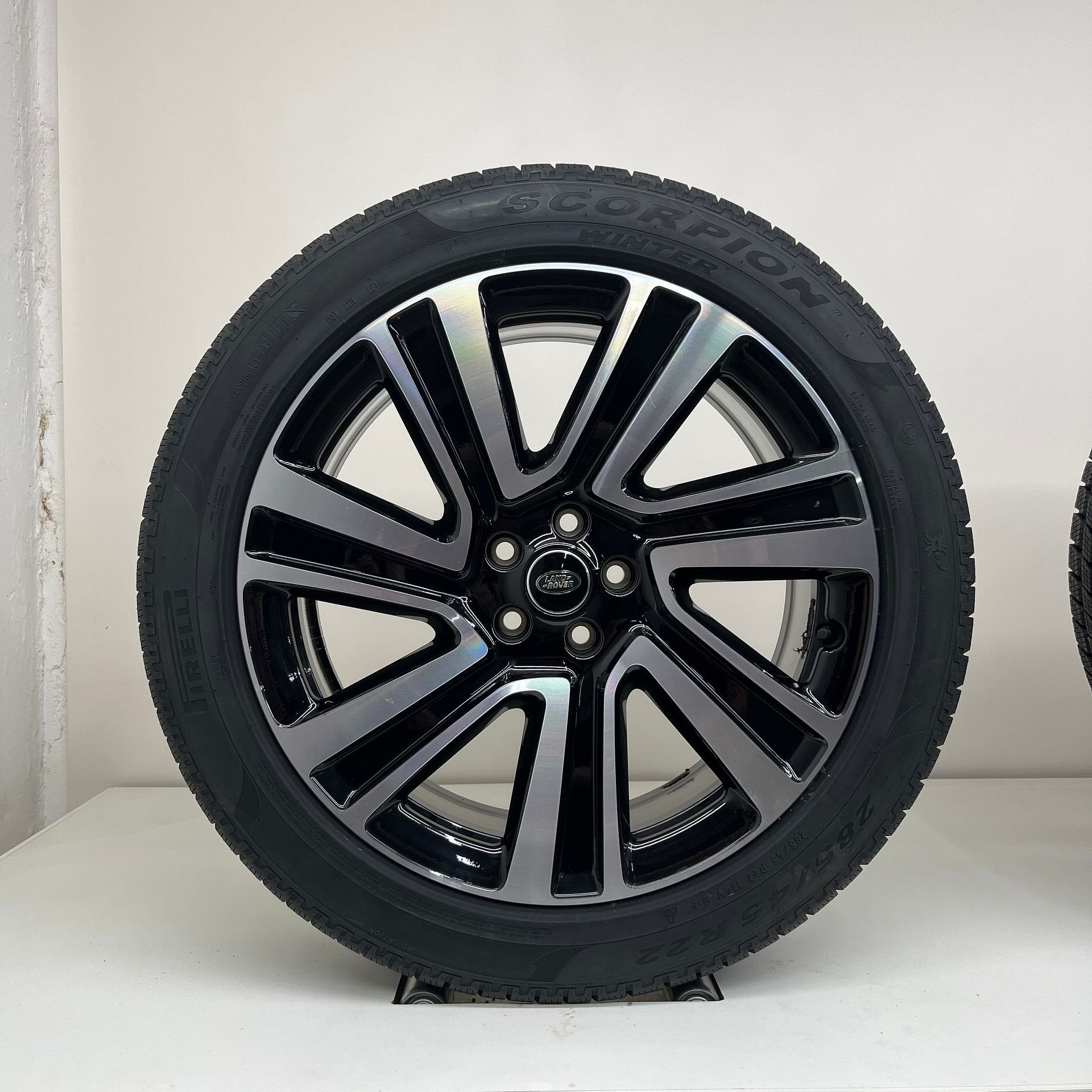 Land Rover Range Rover Sport - 22 inch - winterbanden, Gebruikt, 285 mm, Banden en Velgen, Overige maten