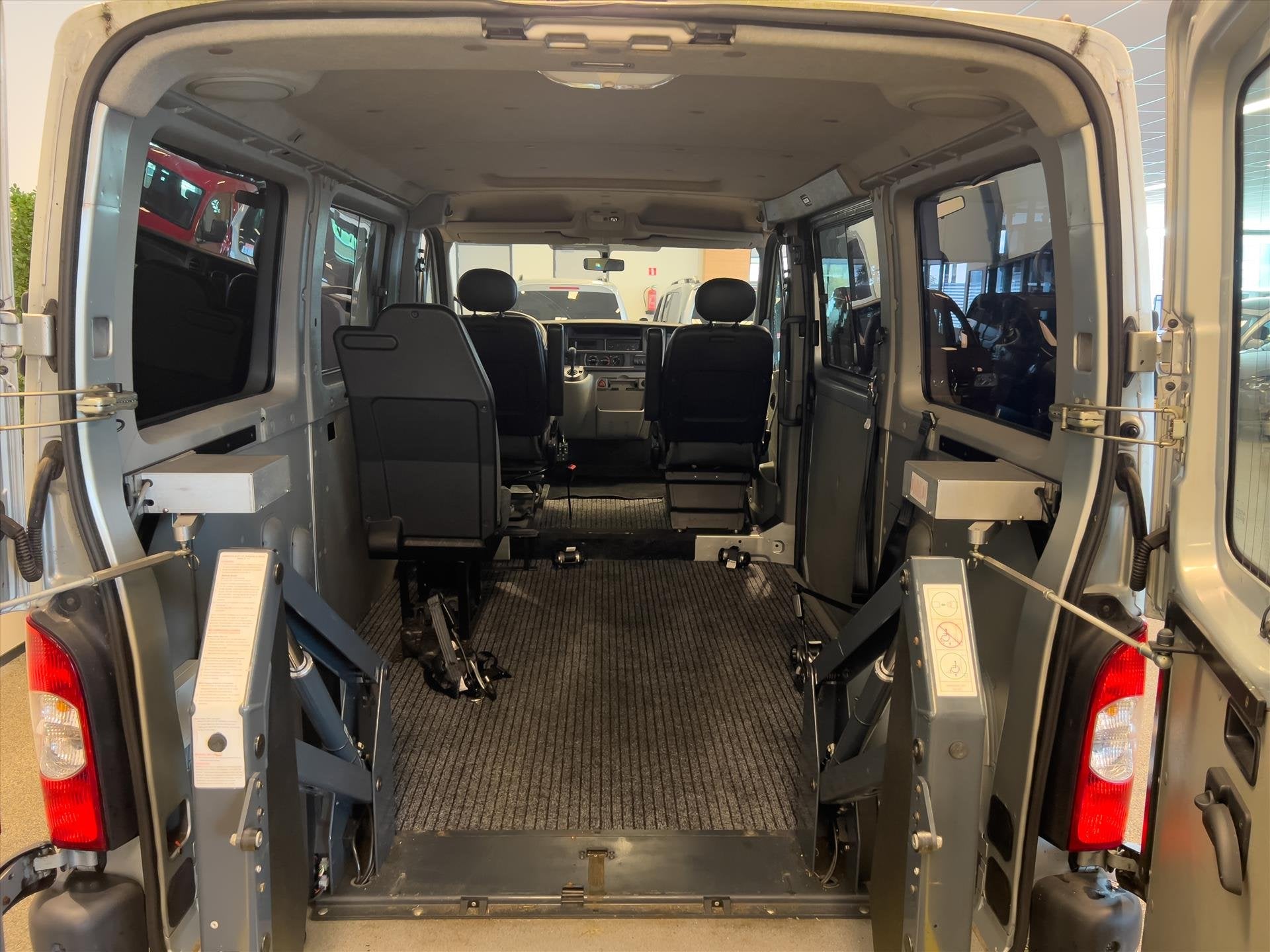 Renault Master L1H1 Rolstoelbus Automaat 3+1, Auto's, 12 maanden, Gebruikt, 4 cilinders, Renault