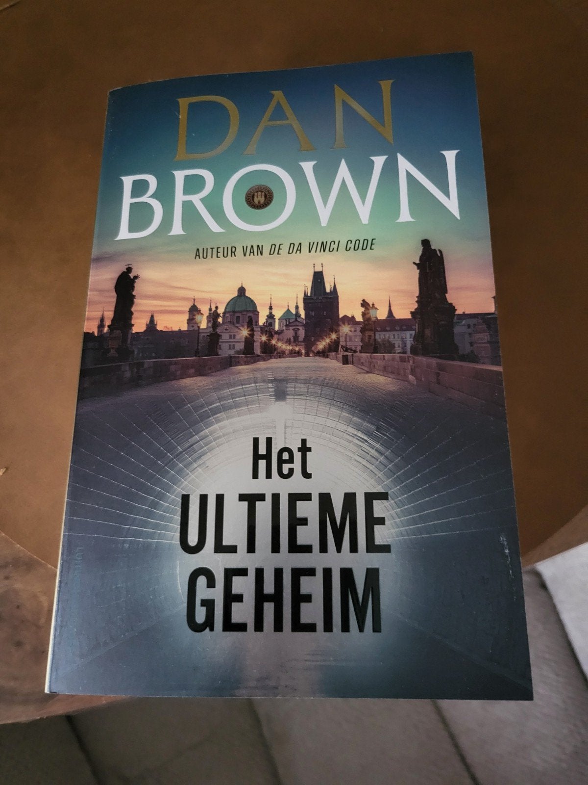 te koop aangeboden,  boek dan brown gesigneerd , t.e.a.b, Boeken, Ophalen of Verzenden