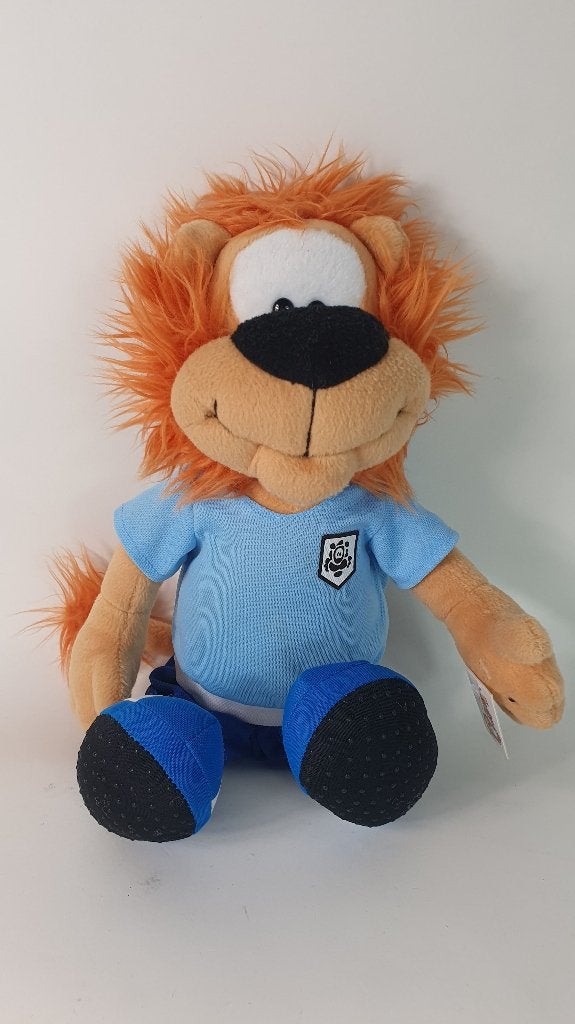 Loeki de Leeuw knuffel, blauw voetbal tenue, nr 5. 7C14