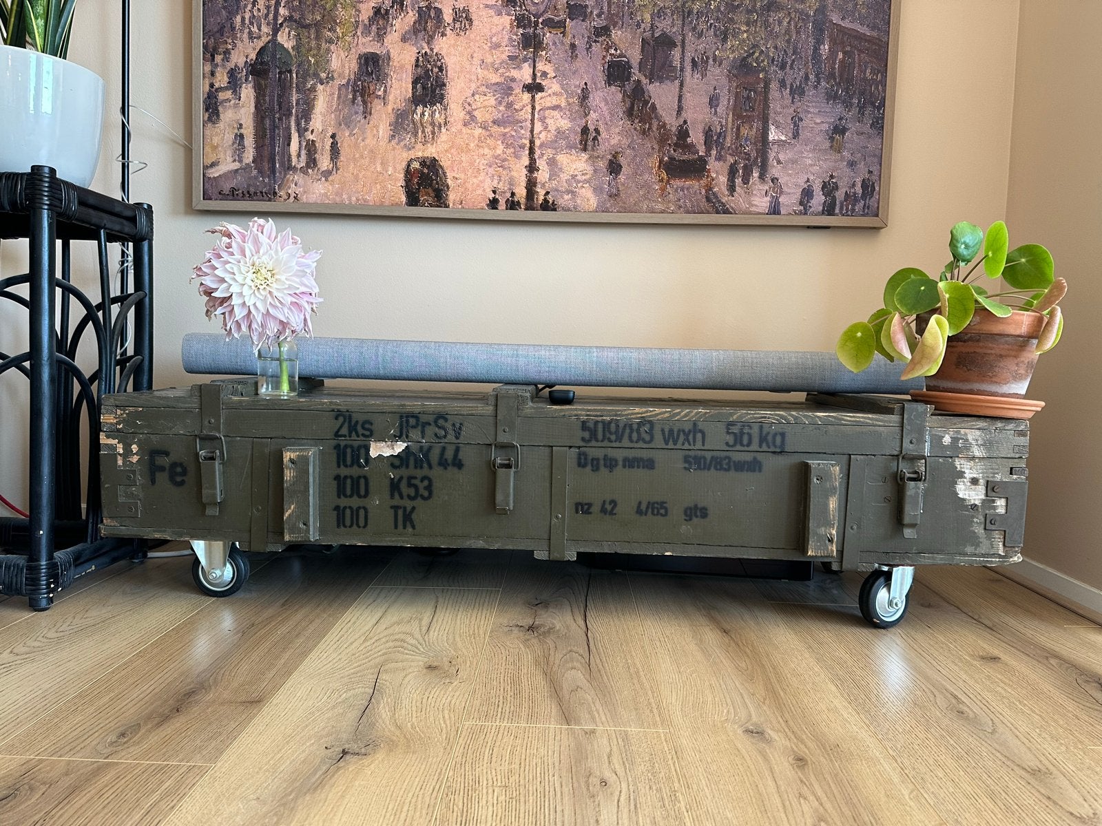 Unieke legerkist salontafel / TV meubel op wielen, Huis en Inrichting, Tafels | Salontafels, Gebruikt, 5 – 50, Minder dan 50 cm