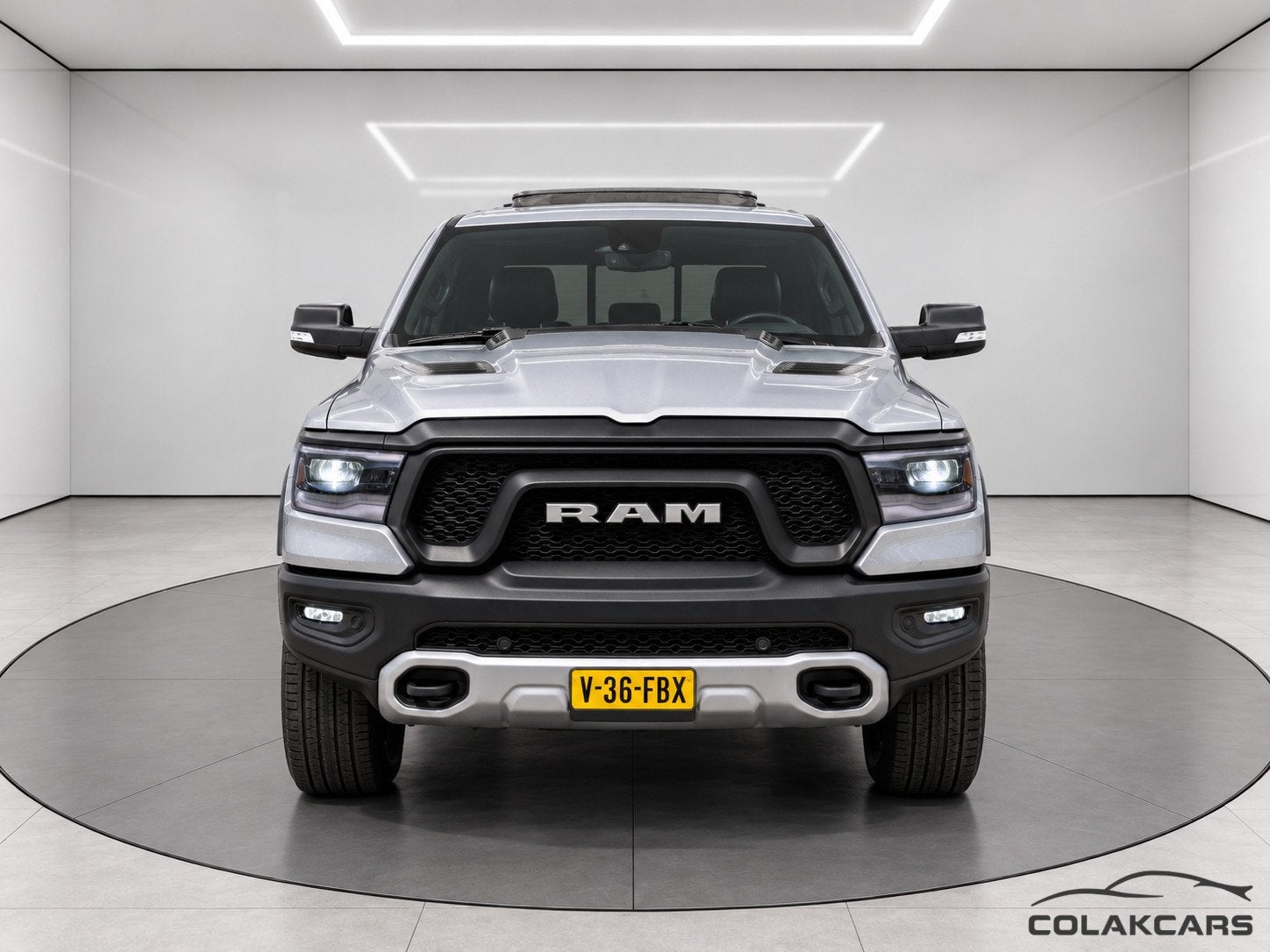 Dodge Ram 1500 4X4 5.7 V8 Crew Laramie-Pano Rebel-Garantie!, Auto's, Automaat, Gebruikt, 5654 cc, 3000 kg