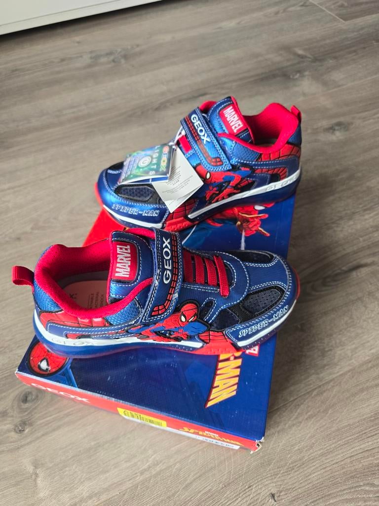Geox Spiderman schoenen maat 35 met lichtjes, Kinderen en Baby's, Kinderkleding | Schoenen en Sokken, Sportschoenen, Nieuw, Ophalen of Verzenden