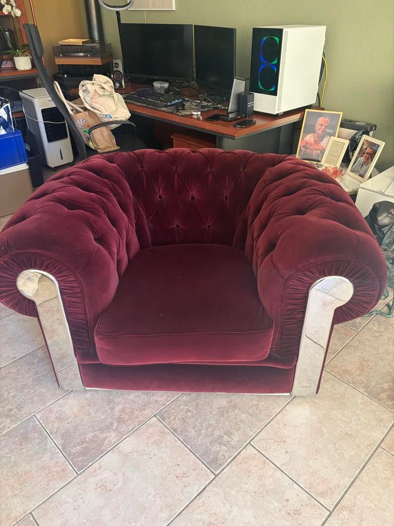Luxe Bordeaux Fendi Fauteuil - Chesterfield Stijl, Huis en Inrichting, Fauteuils, Ophalen of Verzenden, Zo goed als nieuw, Stof