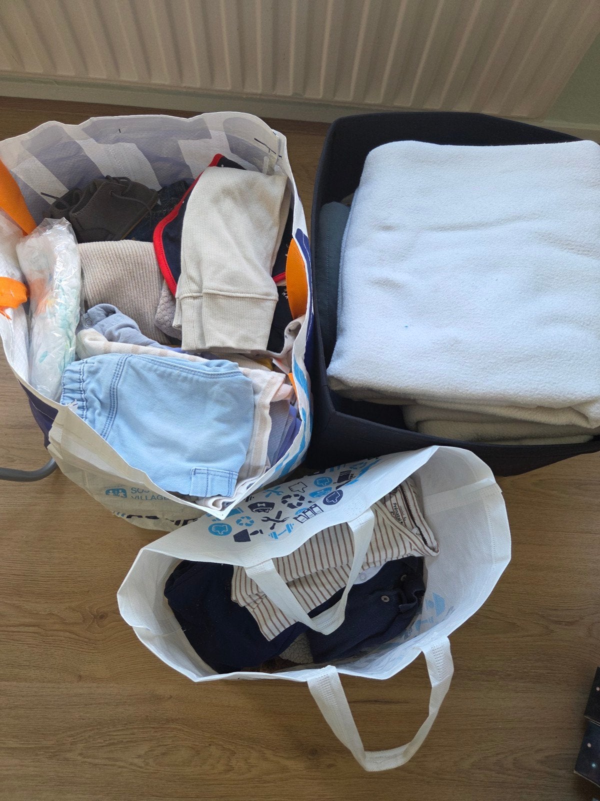 Gratis babykleertjes/beddengoed (voor wie het nodig heeft!), Kinderen en Baby's, Ophalen, Jongetje