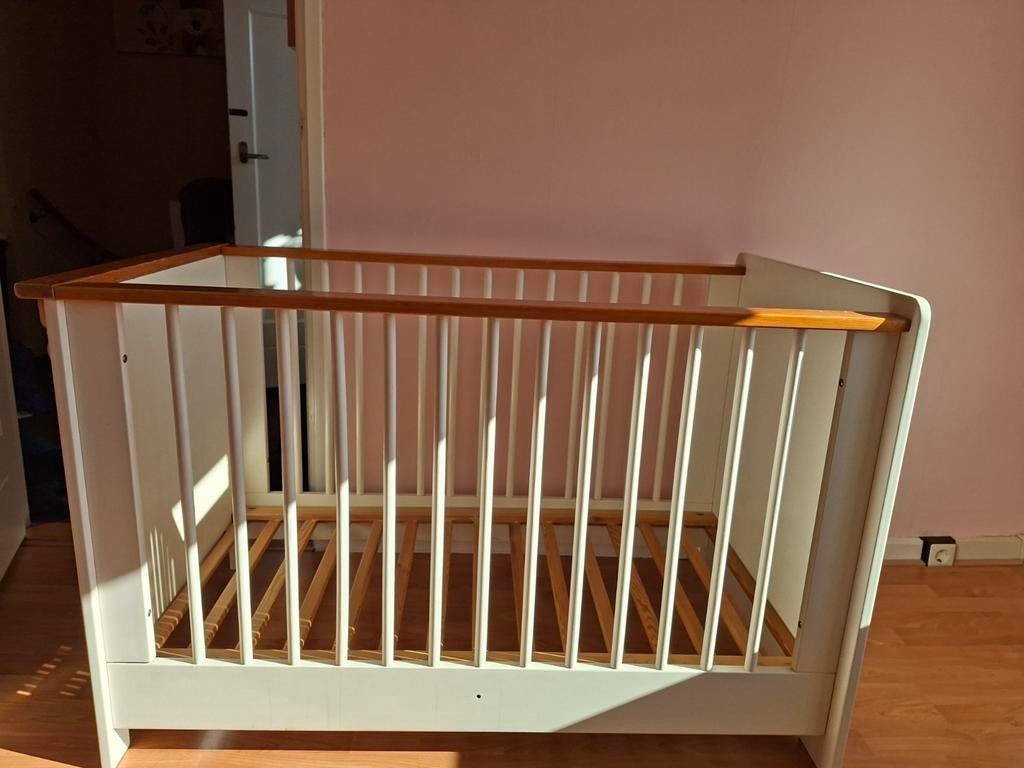 Ledikantje en commode voor kleinkinderen, Ophalen of Verzenden, Gebruikt, Ledikant
