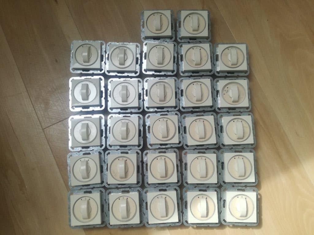 18x Gira jaloezieschakelaar 015400 ~ kleur creme., Ophalen of Verzenden, Zo goed als nieuw, Gira