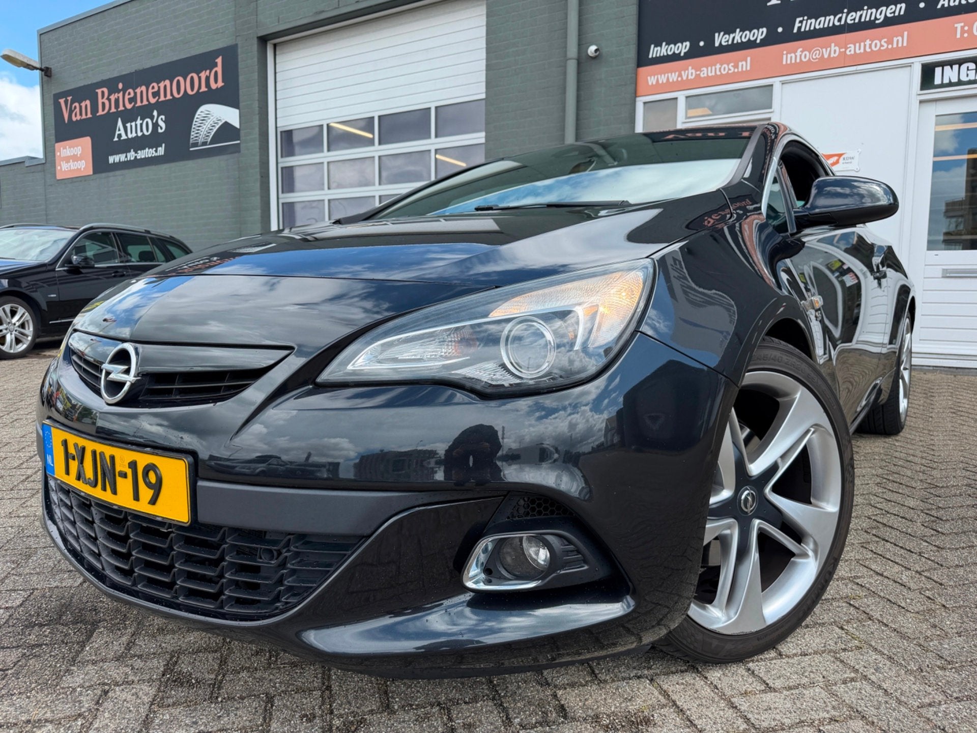 Opel Astra GTC 1.6 Turbo Sport met leer en parkeersensoren e, Auto's, Voorwielaandrijving, Euro 5, Gebruikt, Zwart