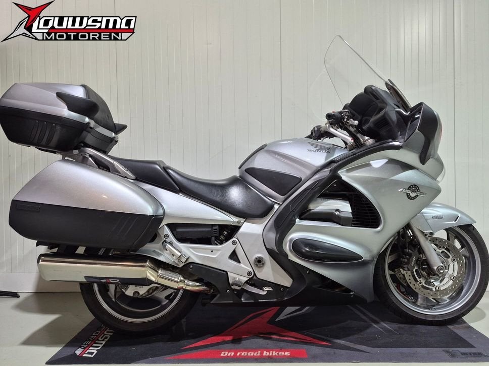 Topstaat HONDA ST 1300 PAN EUROPEAN |NL MOTOR |12M Garantie, HONDA, 4 cilinders, Motorrijbewijs A, Bedrijf