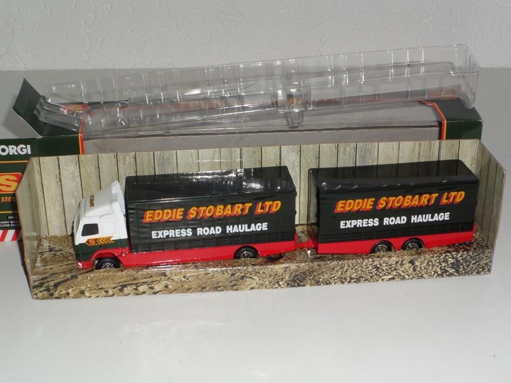 Corgi Volvo Rigid Truck & Close Coupe Trailer 1/64 59516, Ophalen of Verzenden, Zo goed als nieuw, Bus of Vrachtwagen