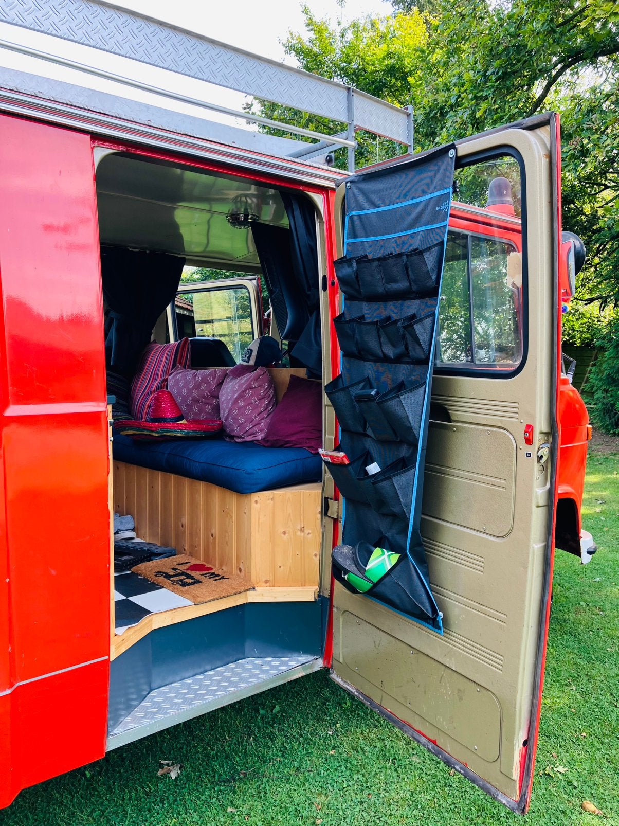 Foto 11 van Brandweer camper oldtimer belastingvrij dubbellucht LF 408 G