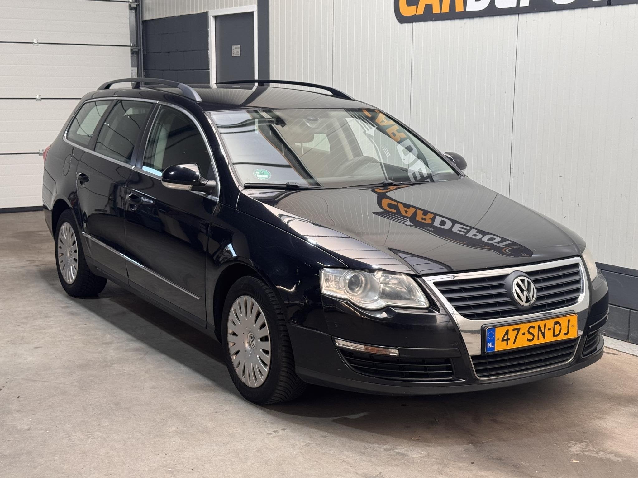 Volkswagen Passat Variant 1.6 FSI Comfortline, Auto's, Gebruikt, Zwart, 4 cilinders, Zwart