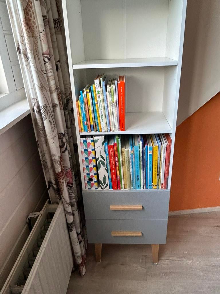 Boekenkast kinderkamer, Zo goed als nieuw, 150 tot 200 cm, 25 tot 50 cm, 50 tot 100 cm