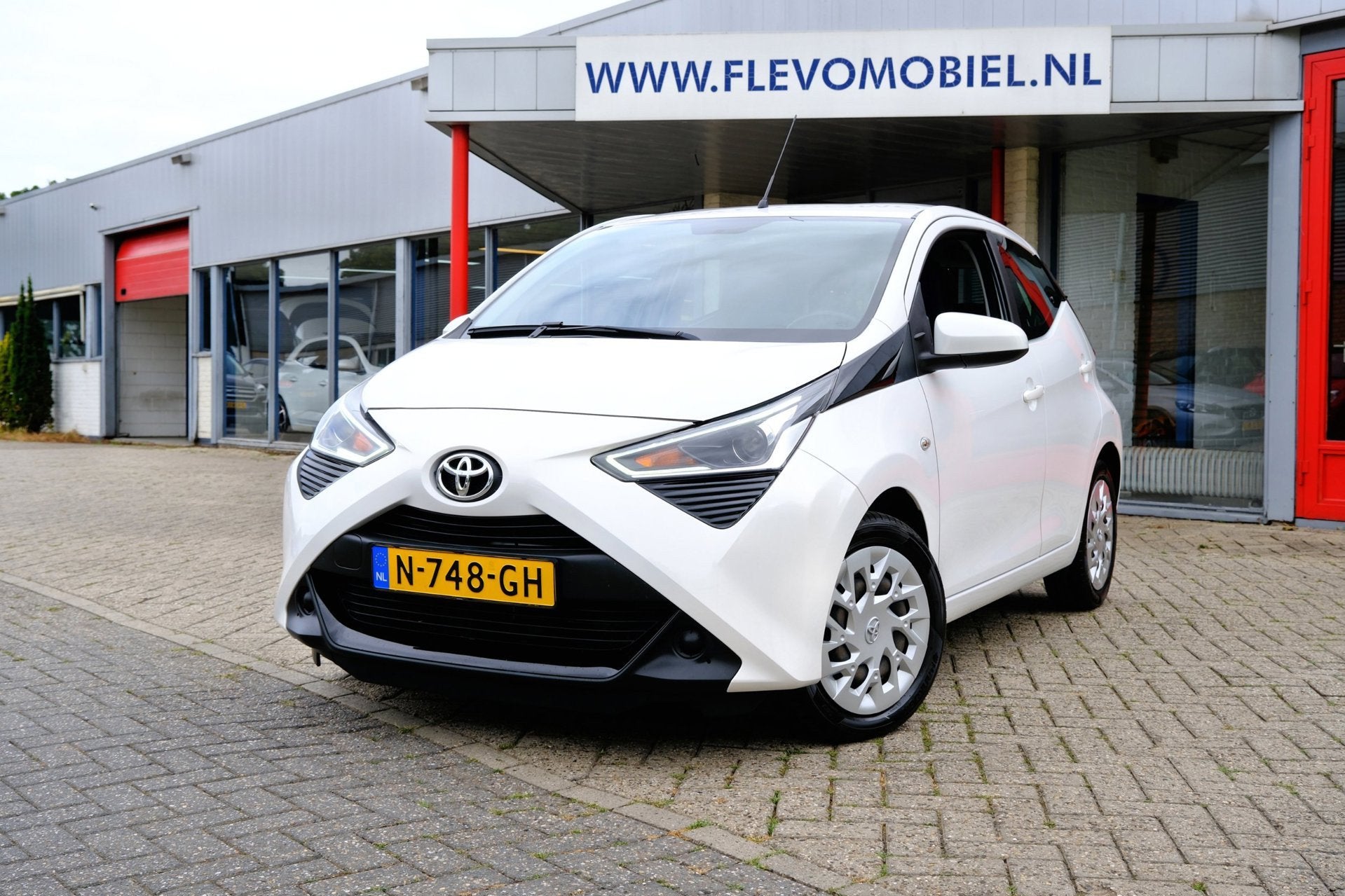 Toyota Aygo 1.0 VVT-i x-play 5-drs Airco|CarPlay|Cam, Voorwielaandrijving, Stof, Gebruikt, Euro 6