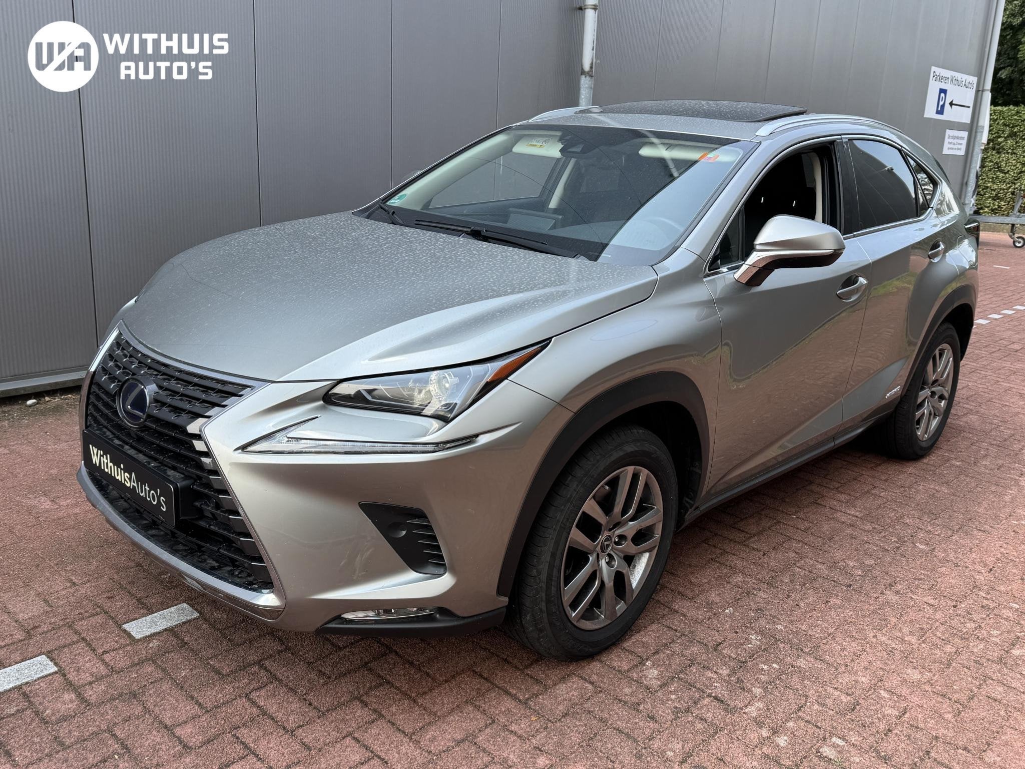 Lexus NX 300h AWD AdaptiveCruise Dakraam *Weinig KM*, Automaat, Gebruikt, Euro 6, 1760 kg