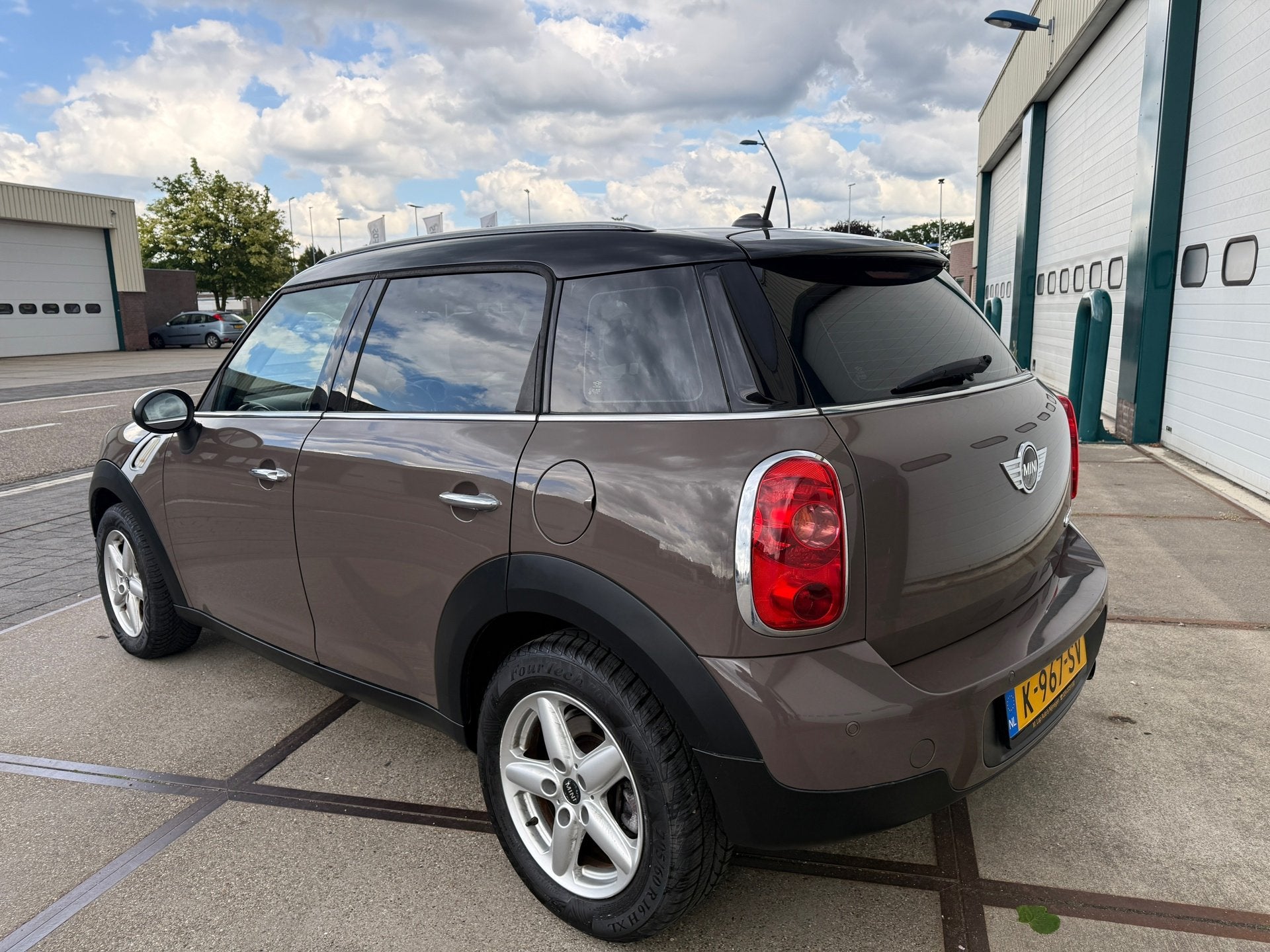 Mini 5 Deurs 1.6 Countryman Automaat, Stof, Gebruikt, Bruin, 4 stoelen