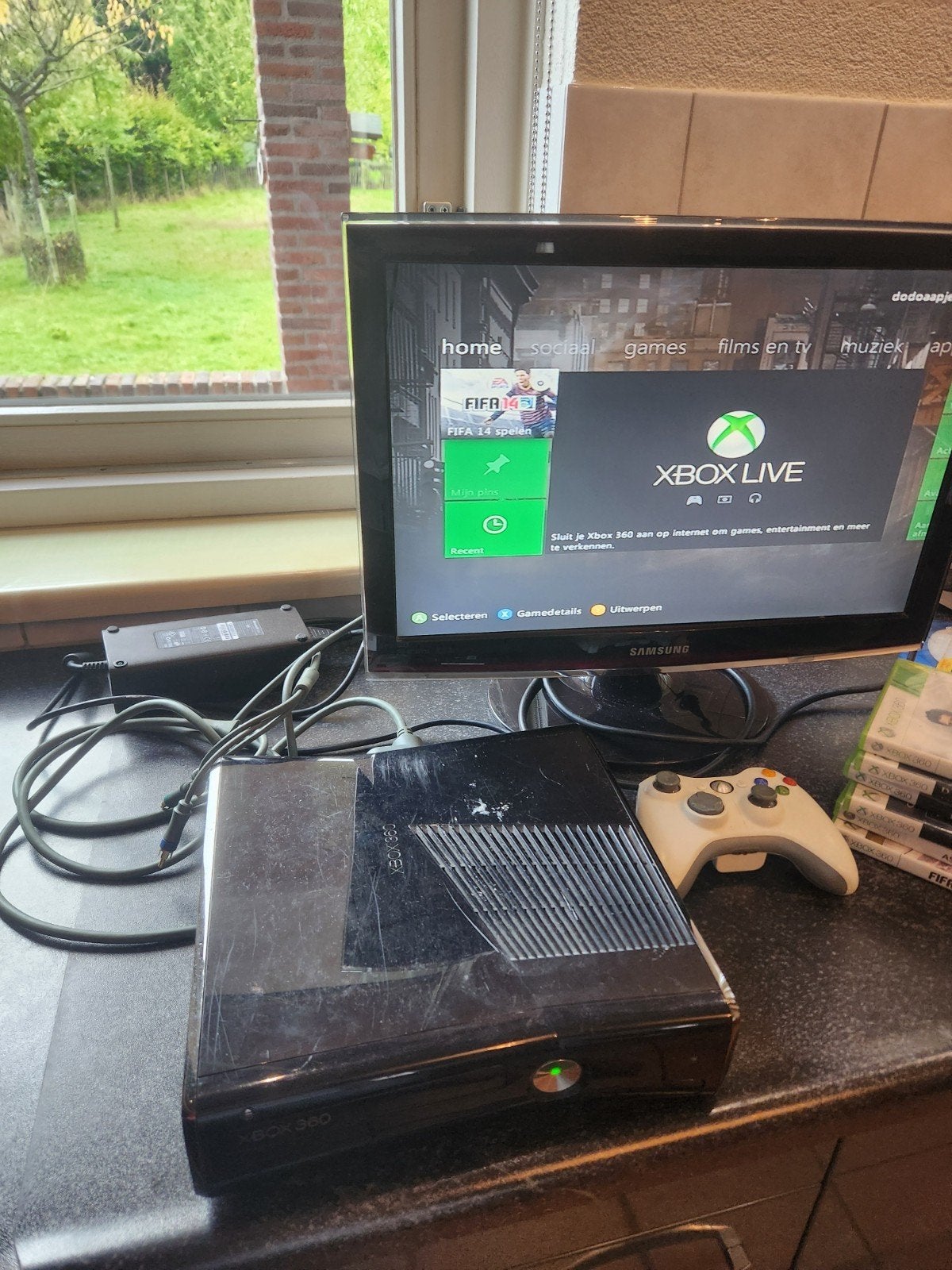 Xbox 360 met spellen en controller, Gebruikt, Vanaf 18 jaar, Ophalen of Verzenden, Eén computer