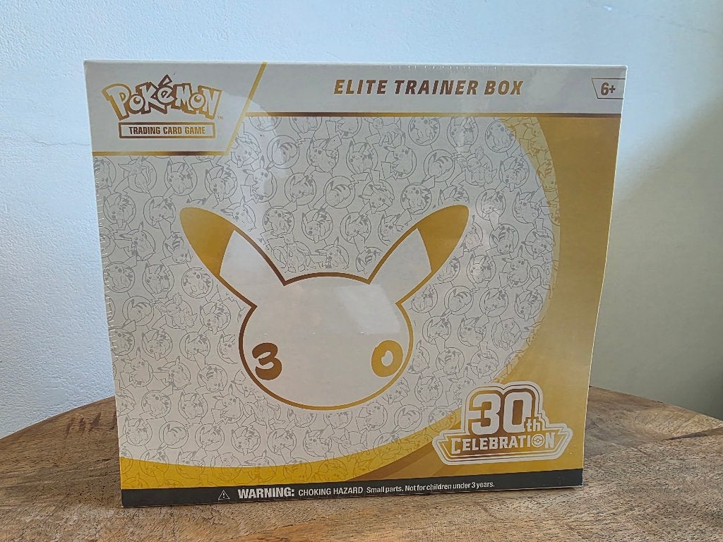 30th Celebrations Elite Trainer Box, Ophalen of Verzenden, Nieuw, Boosterbox, Foil