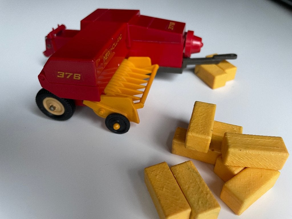 Britains New Holland 376 balenpers, Hobby en Vrije tijd, Modelauto's | 1:32, Ophalen of Verzenden, Gebruikt, Tractor of Landbouw