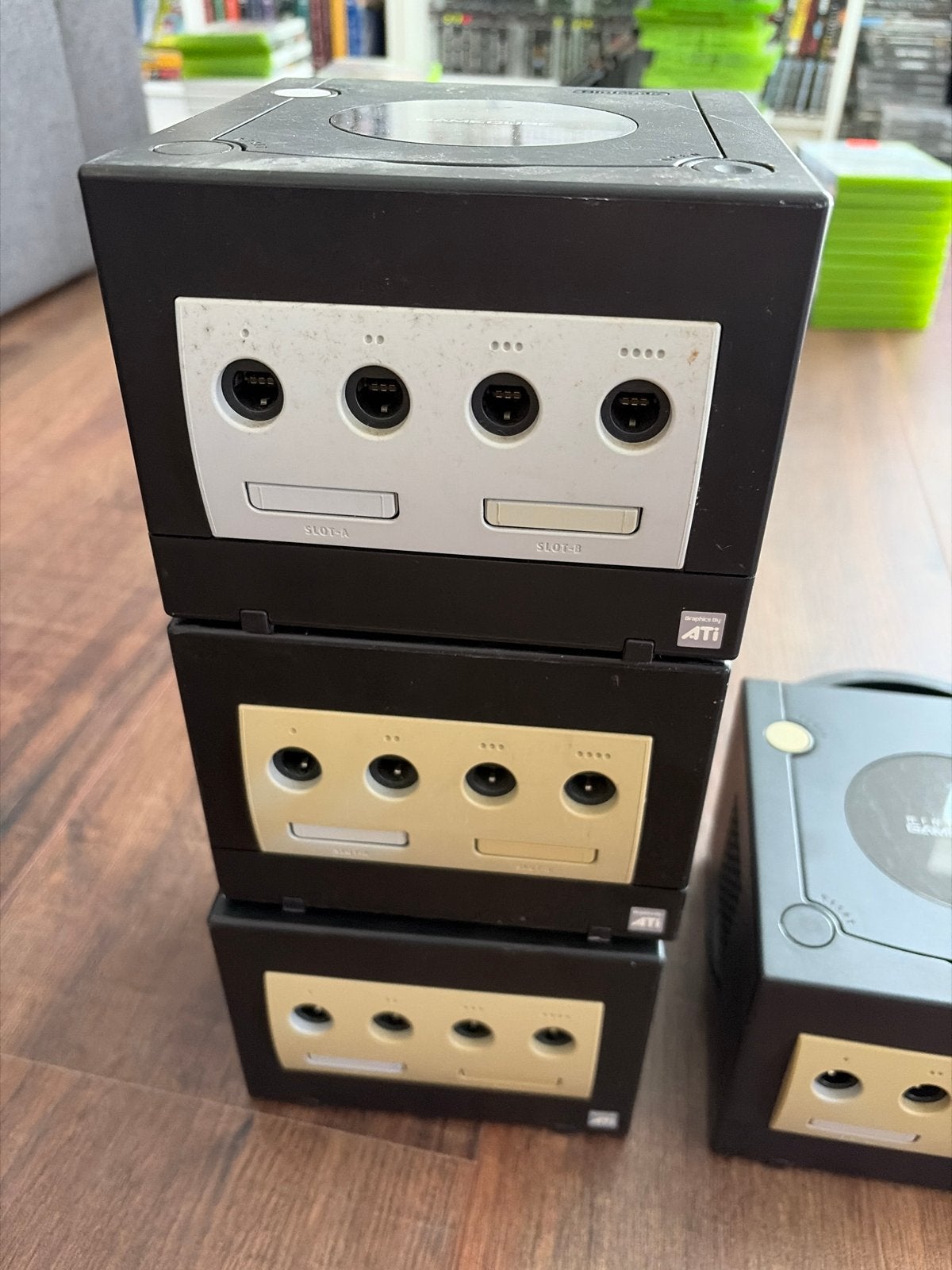 4x Zwarte Nintendo GameCube Consoles - 3 Werkend, 1 Defect, Spelcomputers en Games, Ophalen of Verzenden, Gebruikt, Zwart, Zonder controller