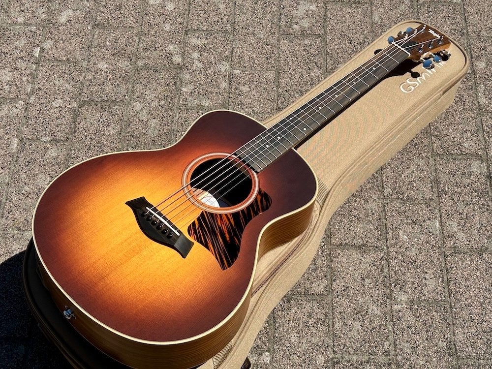 Taylor 2025 GS Mini-E Rosewood SB + Gigbag, Ophalen of Verzenden, Zo goed als nieuw, Western- of Steelstringgitaar, Met koffer