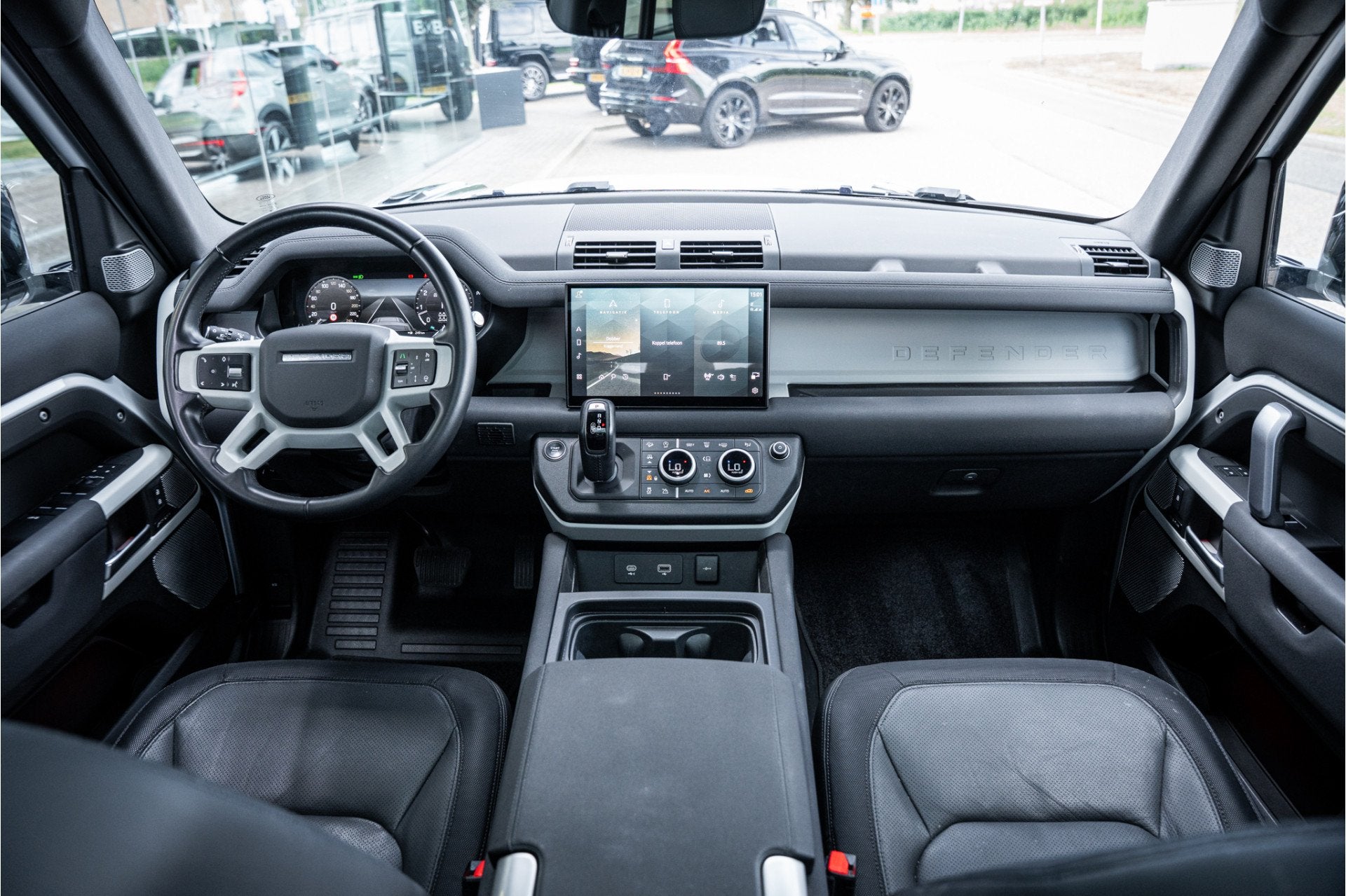 Land Rover Defender 130 3.0 P400 130 X-Dynamic SE 8-p * Pano, Auto's, Land Rover, Automaat, Gebruikt, 3000 kg, 2603 kg