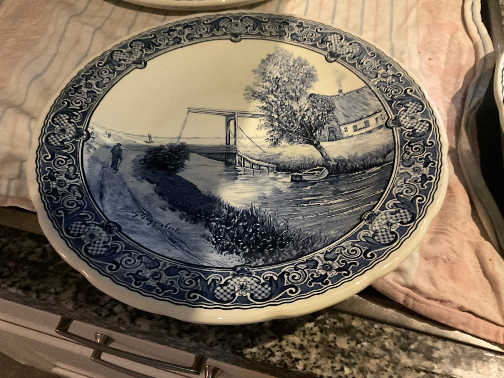 Delfts blauwe borden, Ophalen
