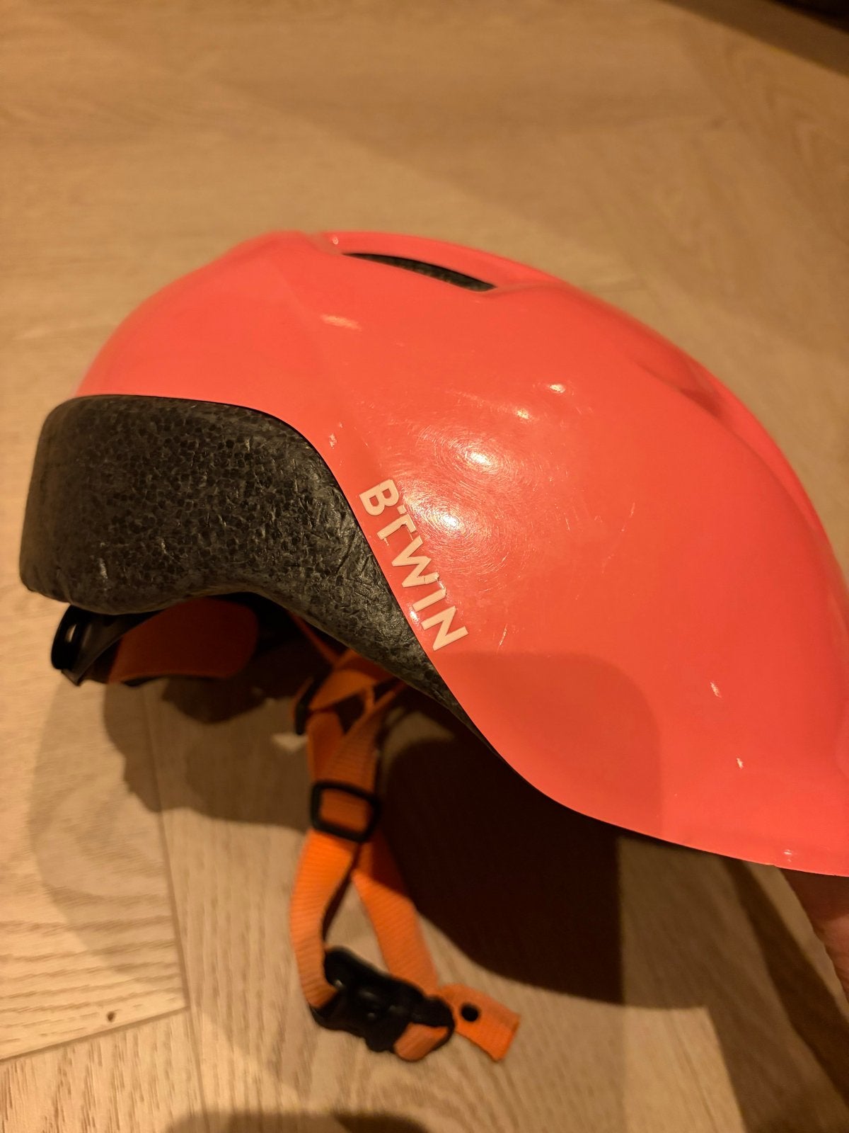 Kinderhelm Btwin roze/oranje, Fietsen en Brommers, Ophalen, Gebruikt, Overige maten, Jongen of Meisje