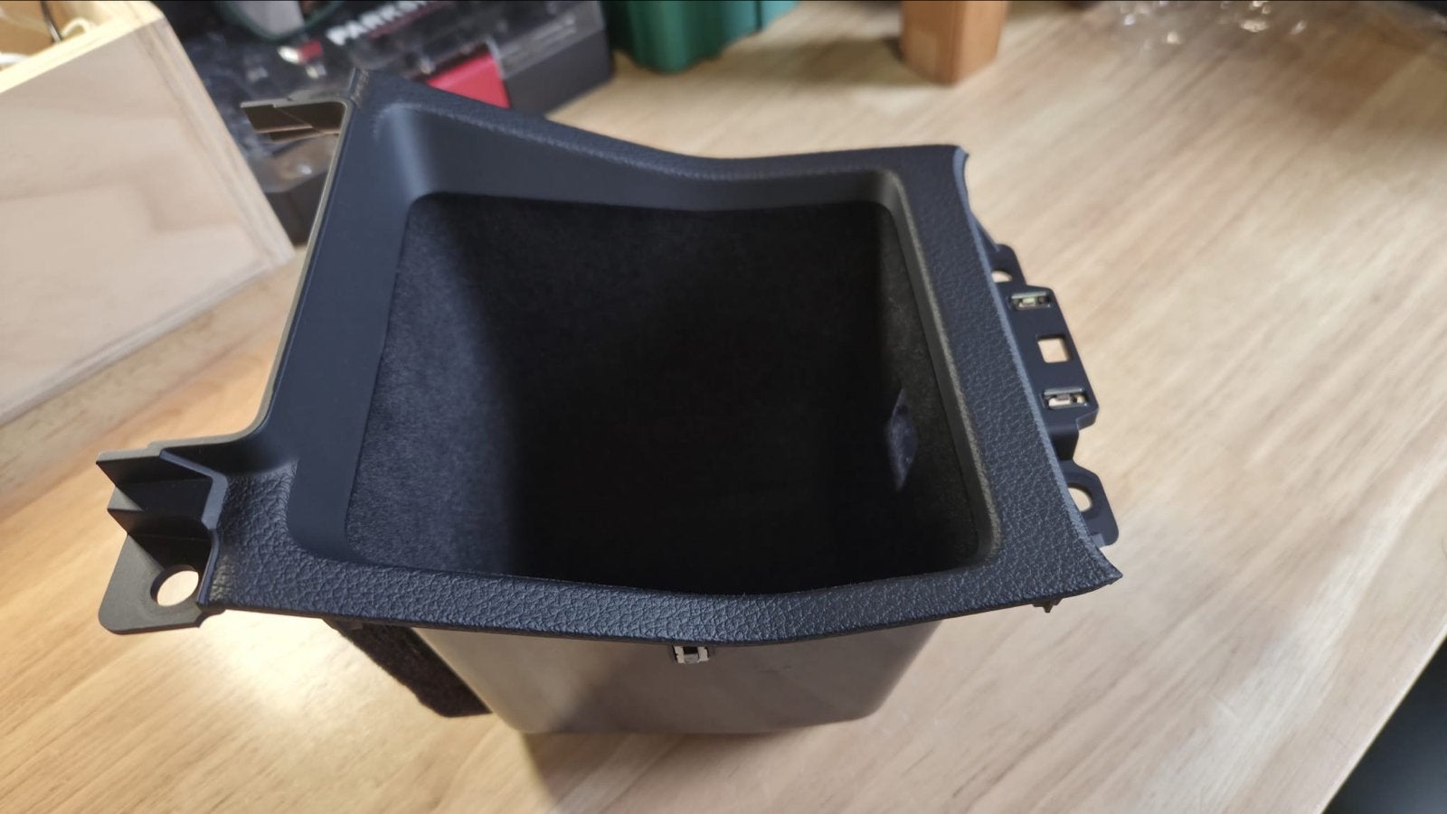 Audi e-tron opbergvak middenconsole 4KE864981 ZGAN, Auto-onderdelen, Interieur en Bekleding, Ophalen of Verzenden, Nieuw, Audi