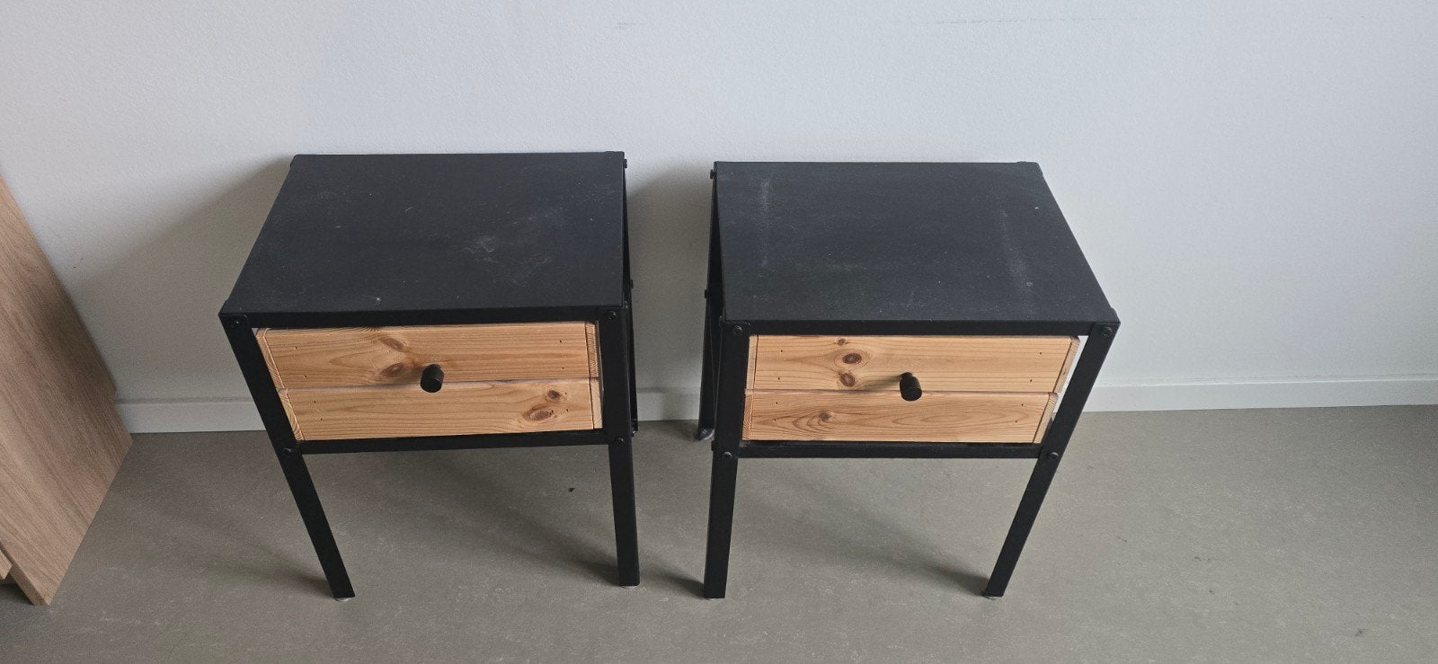Twee IKEA nachtkastjes met houten lades, Ophalen, Gebruikt, Minder dan 45 cm, Minder dan 55 cm