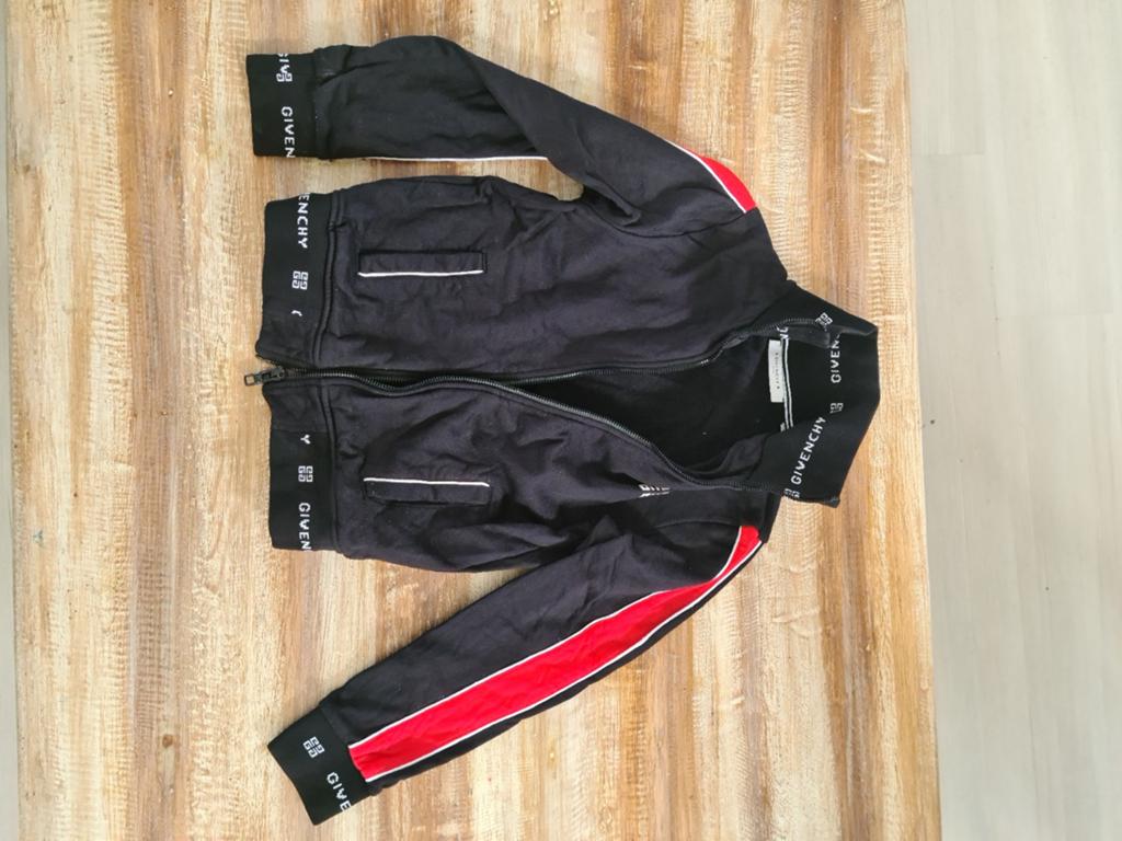 Orginele Givenchy trainingspak zwart met rode streep, Kinderen en Baby's, Kinderkleding | Maat 134, Givenchy, Jongen of Meisje