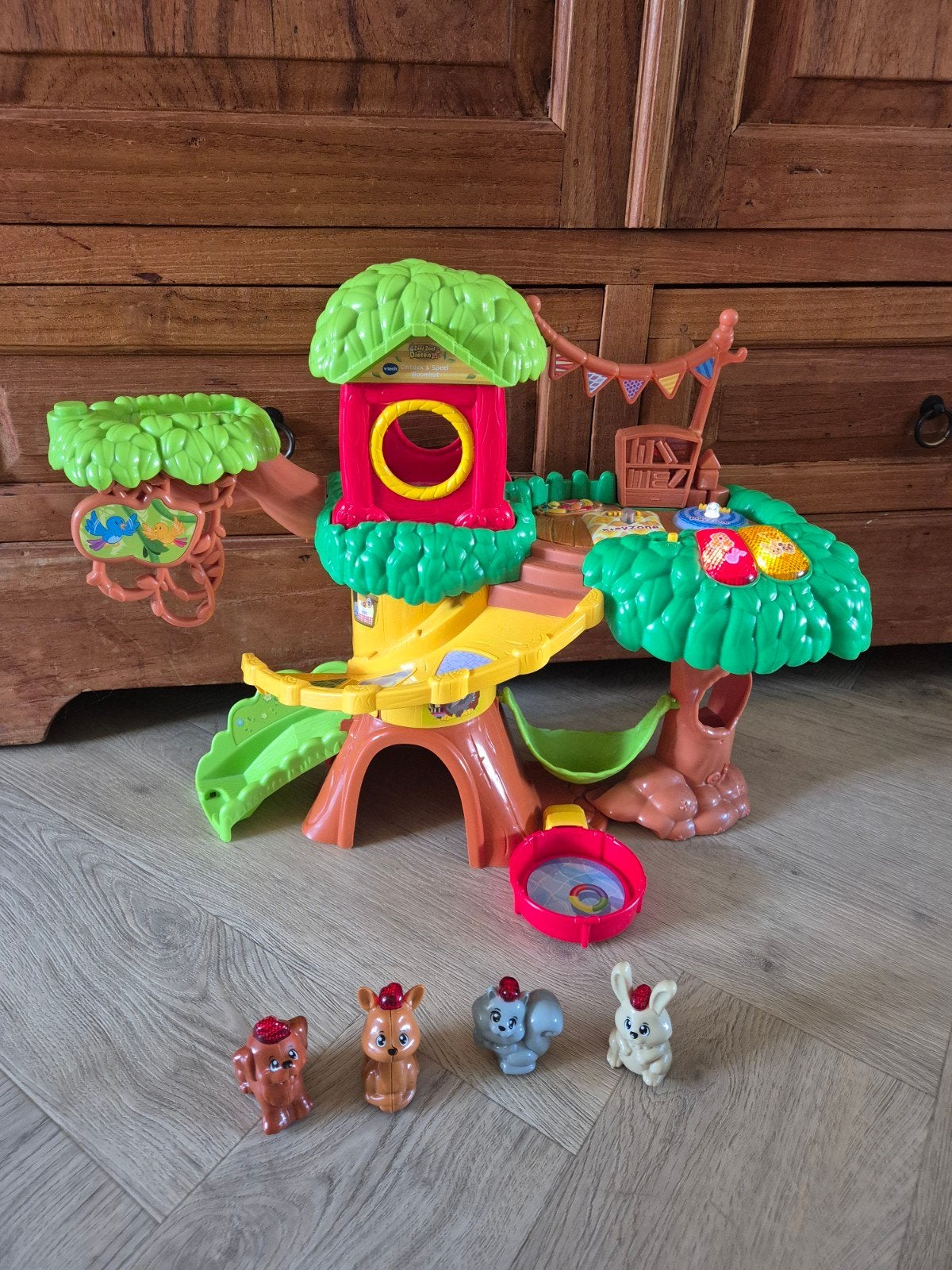 Boomhut met 4 diertjes, Ophalen, Zo goed als nieuw