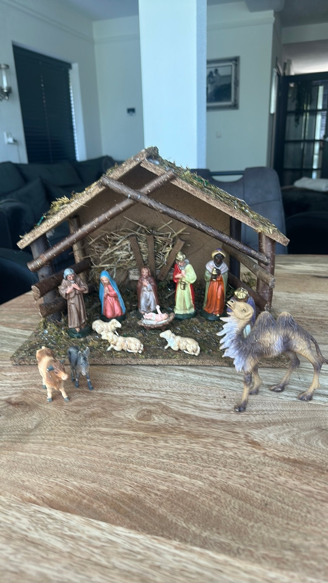 Mooie houten kerststal met uitgebreide groep o.a. kameel, Ophalen