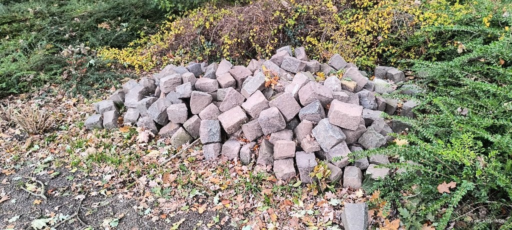 Gratis af te halen ongeveer150 kinderkopjes (kasseien), Ophalen, Gebruikt