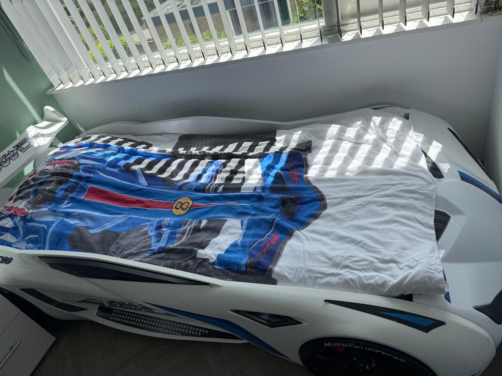 Wit raceauto kinderbed met matras en lattenbodem, 85 tot 100 cm, Gebruikt, 180 cm of meer, Ophalen