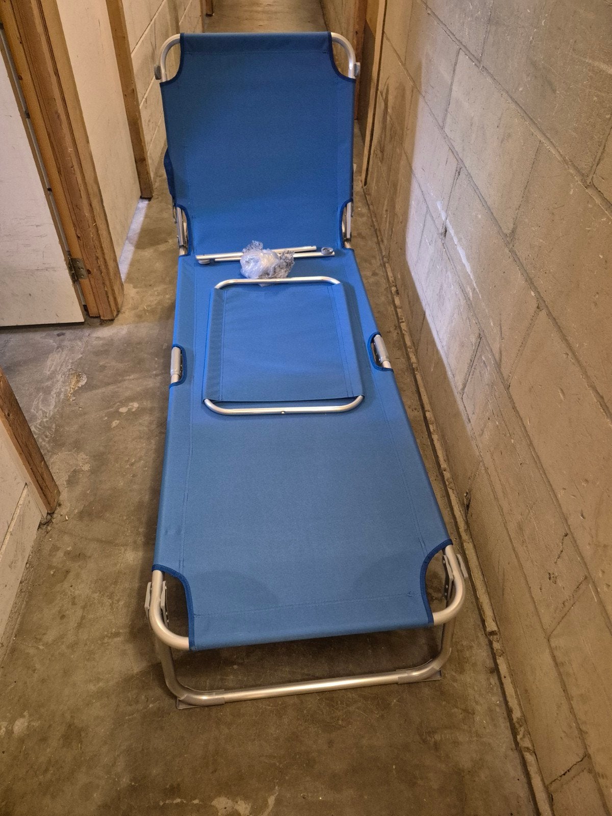 Mooi blauw ligbed, Ophalen, Zo goed als nieuw, Aluminium