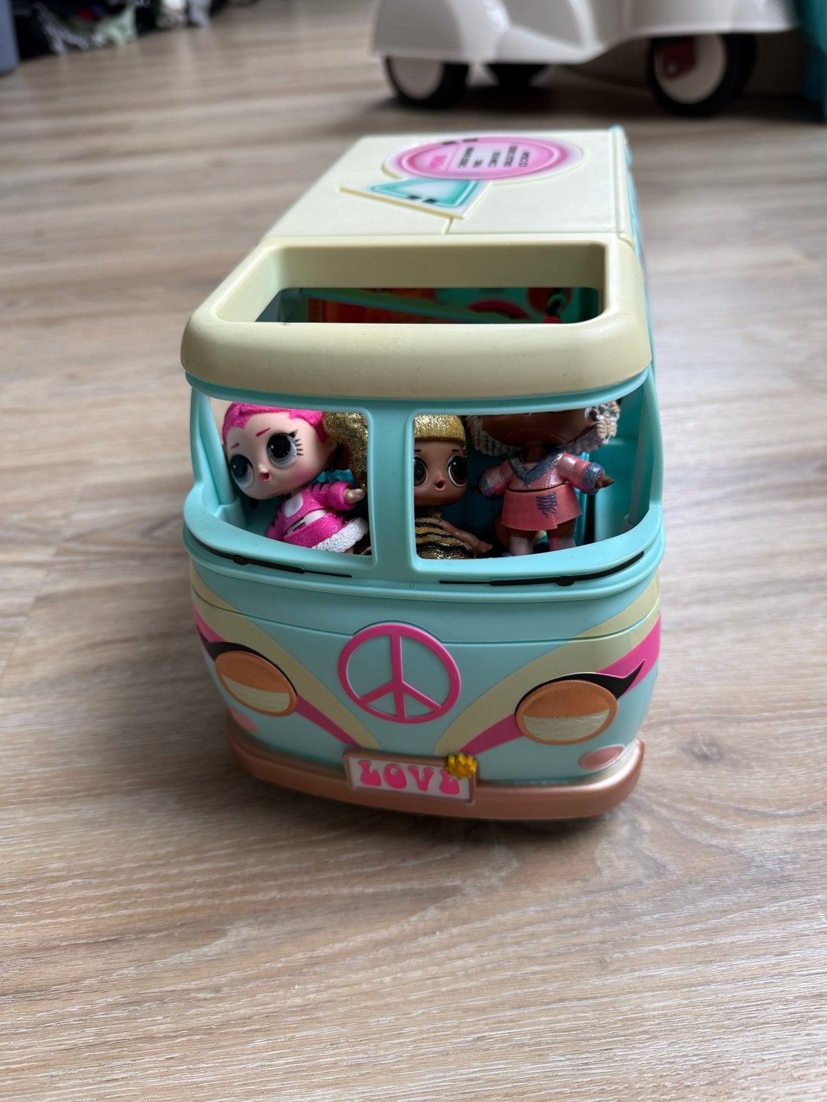 L.O.L. Surprise! Camper met poppen, Kinderen en Baby's, Speelgoed | Speelgoedvoertuigen, Ophalen, Zo goed als nieuw
