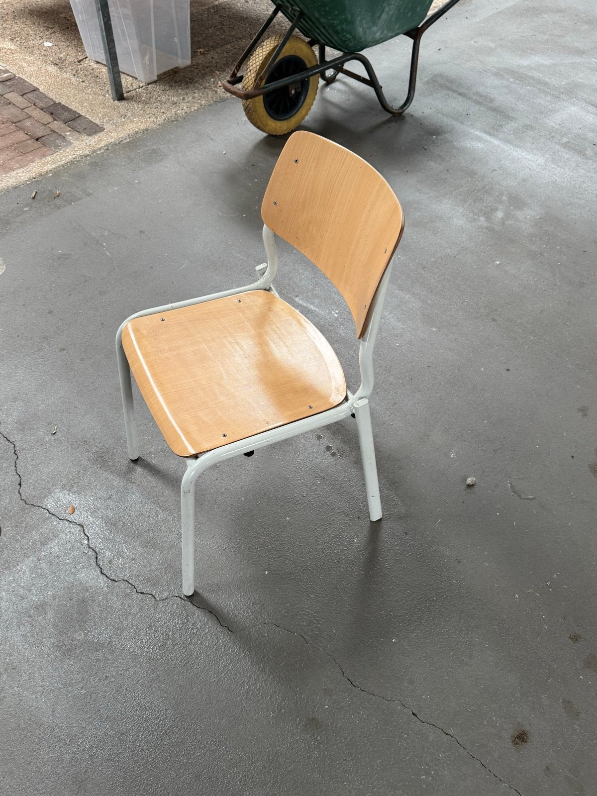 22 Stevige schoolstoelen - ideaal voor diverse ruimtes, Huis en Inrichting, Stoelen, Ophalen, Gebruikt, Overige kleuren, Schoolstoeken origineel