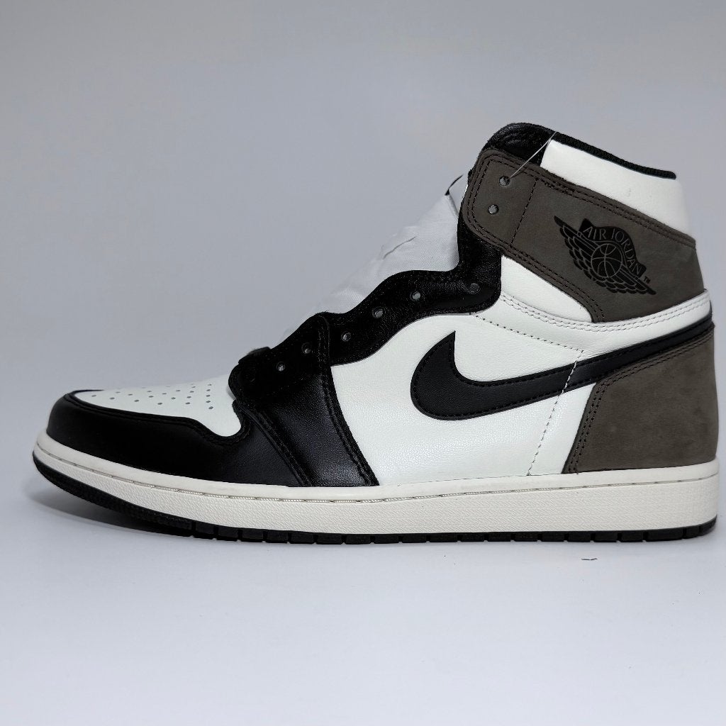 Jordan 1 Retro High Dark Mocha - Maat 45, Kleding | Heren, Bruin, Nieuw, Ophalen of Verzenden, Sneakers of Gympen