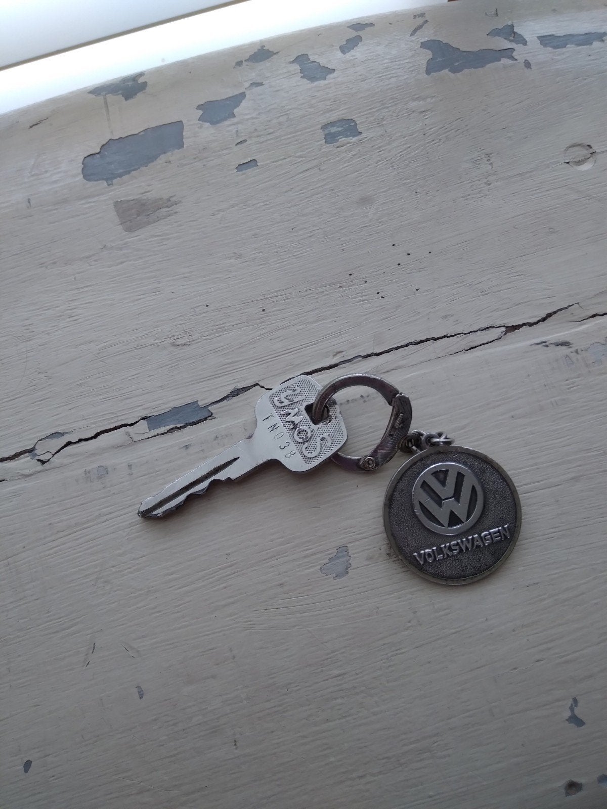 Vintage VW sleutelhanger met sleutel jaren '60, Ophalen of Verzenden