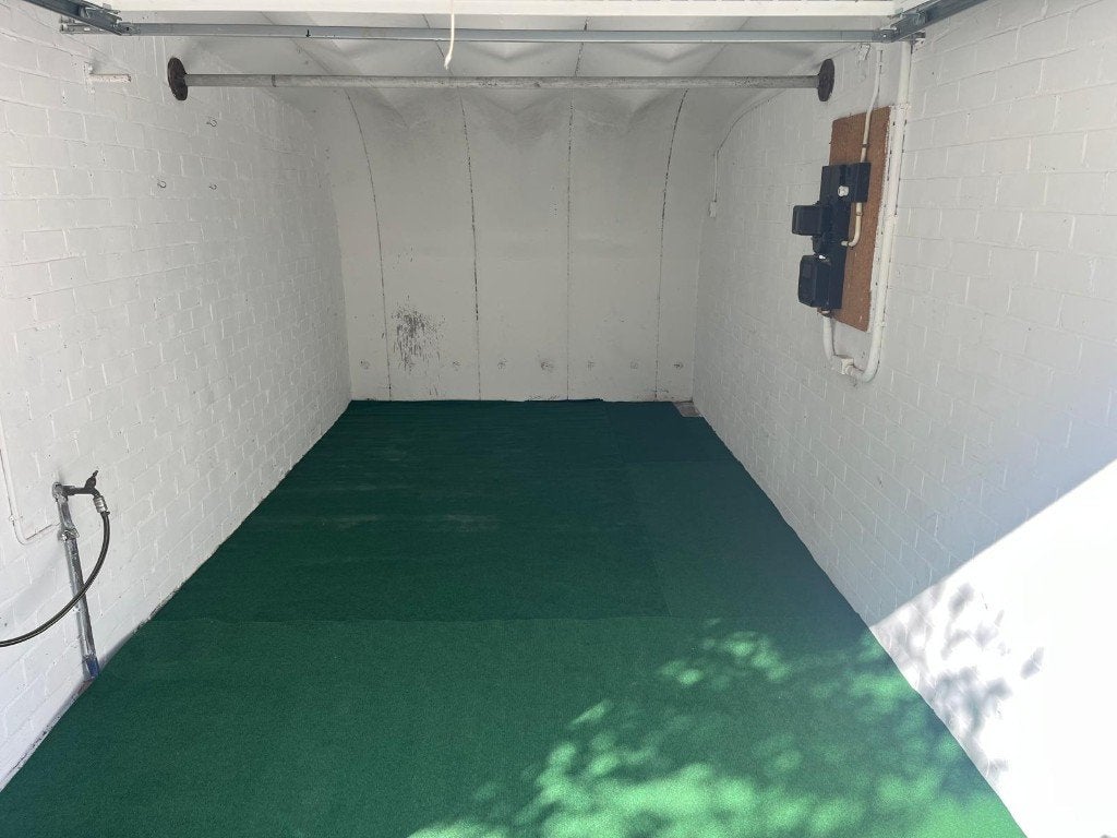 Garage Box TE HUUR – 17 m² OPSLAGRUIMTE IN AMSTERDAM NOORD, Ophalen