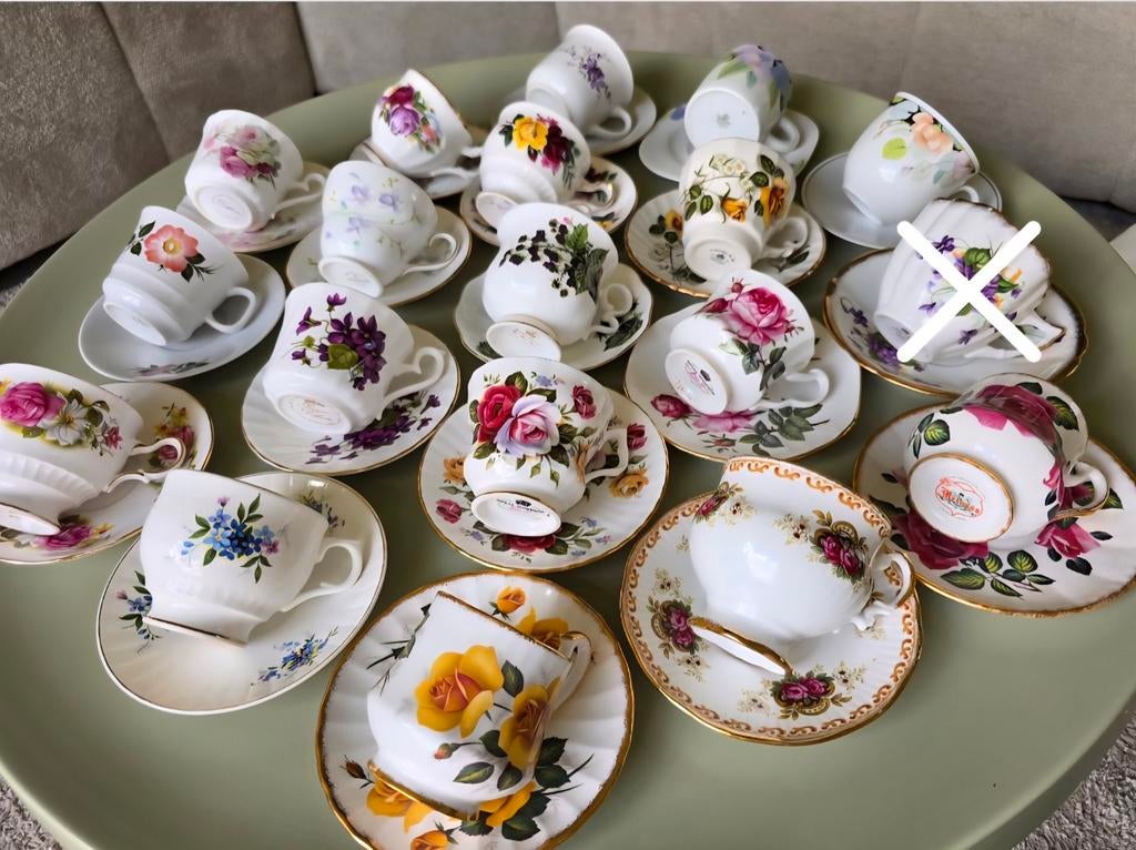 Bonte mix vintage kop en schotel servies, Ophalen of Verzenden, Zo goed als nieuw, Overige stijlen, Kop(pen) en/of Schotel(s)