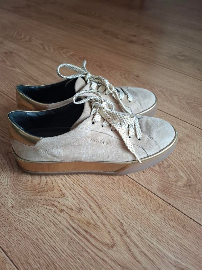 Hogan sneakers beige suede maat 39, Beige, Ophalen of Verzenden, Gedragen, Sneakers of Gympen