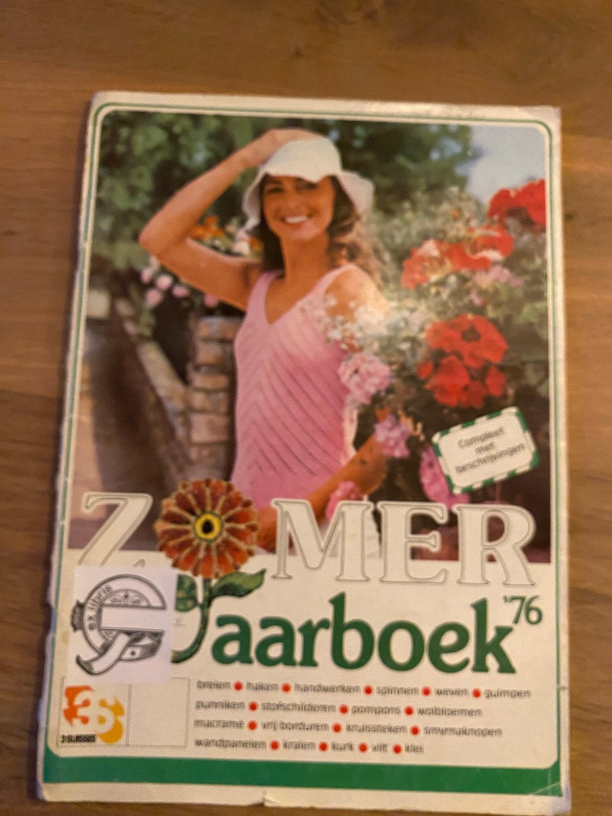 3 Suisses Zomer Jaarboek '76 - breien, haken, macramé, enz, Ophalen of Verzenden, Gelezen, Breien en Haken