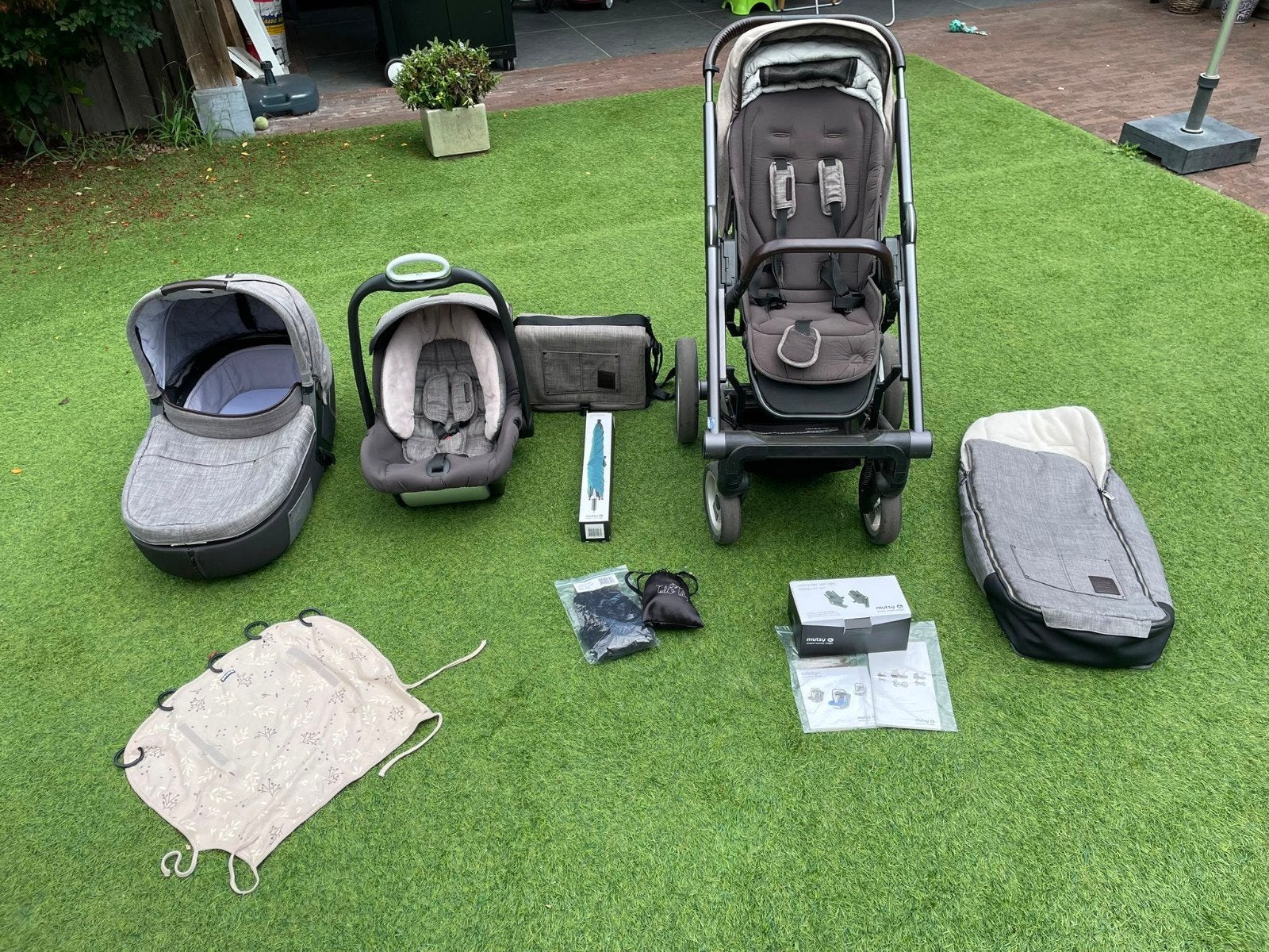 Wandelwagen, maxicosi, reiswieg en toebehoren van Mutsi, Ophalen, Gebruikt, Overige merken