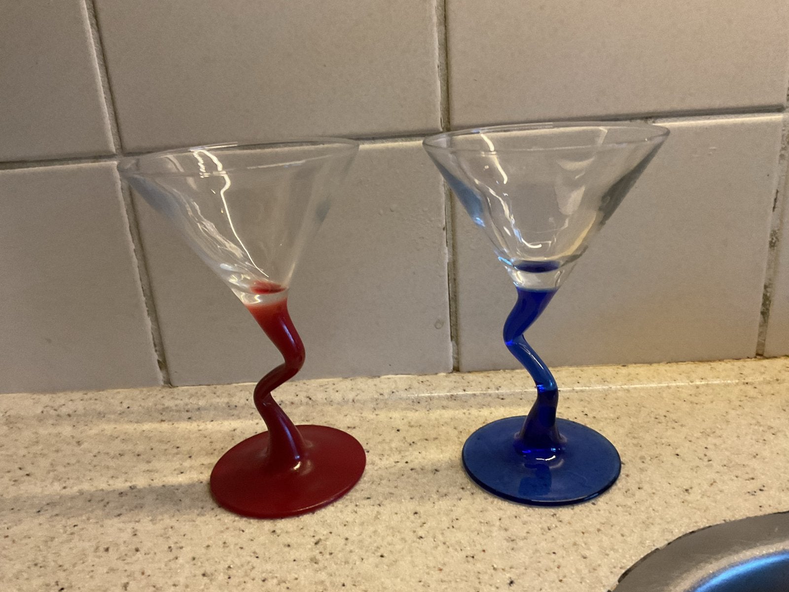 Set van 2 Martini glazen met gedraaide zig zag steel, Antiek en Kunst, Ophalen of Verzenden