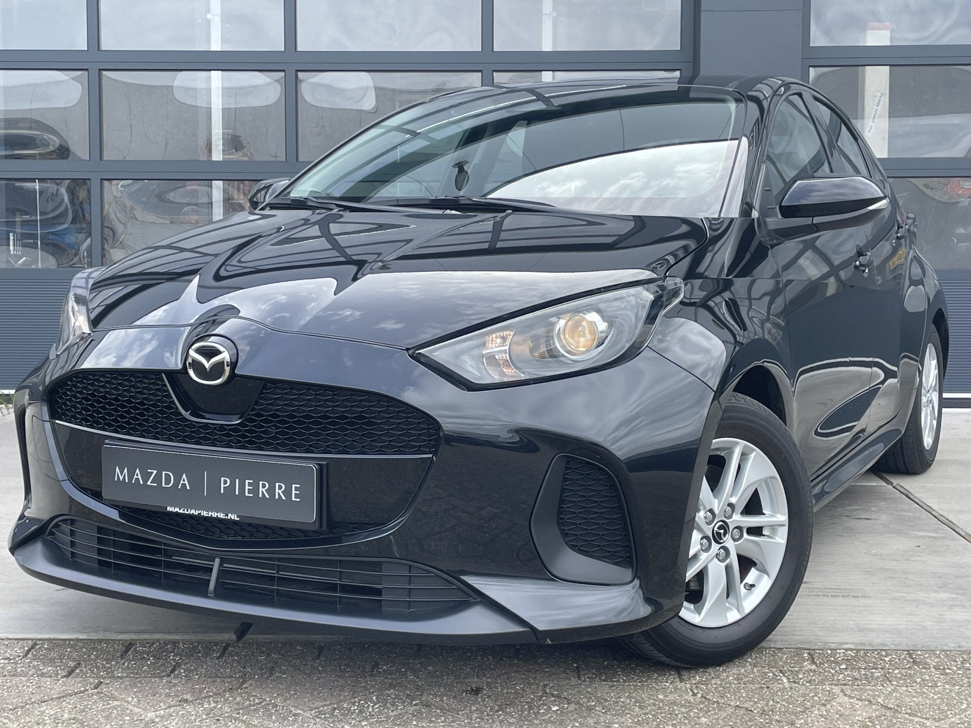 Mazda 2 Hybrid 1.5 Centre-line AUTOMAAT APPLE CARPLAY / ANDR, Dealer onderhouden, Gebruikt, Zwart, Bedrijf