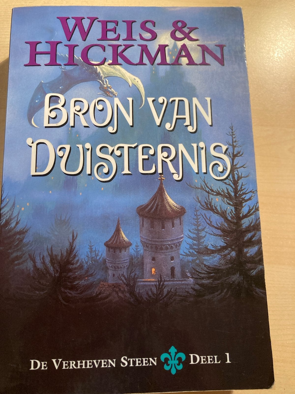 Bron van Duisternis - De Verheven Steen Deel 1, Ophalen of Verzenden, Gelezen